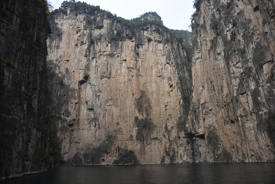 高峽平湖