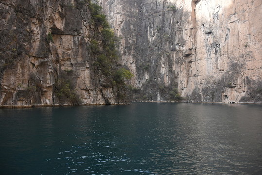 八泉峽