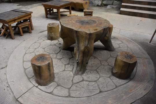 樹樁桌椅