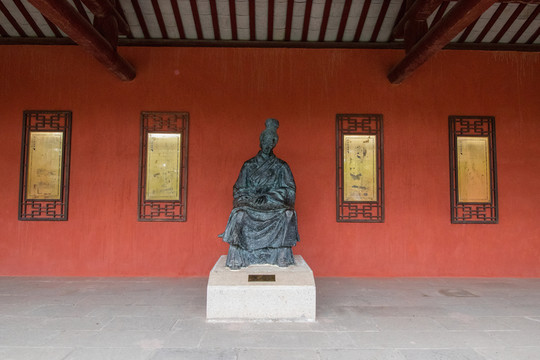 海南崖城學(xué)宮 黃道婆銅像