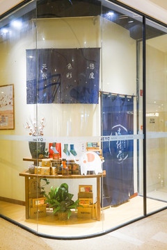 專賣店櫥窗