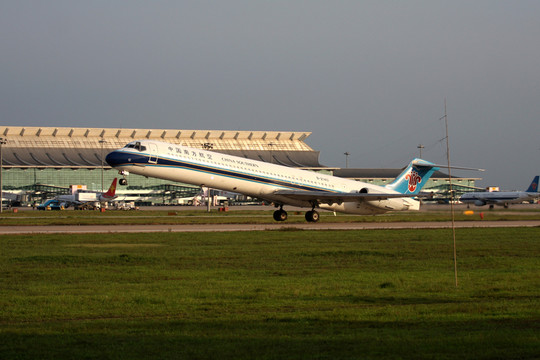 飛機(jī)起飛 中國南方航空