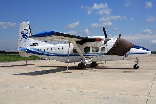飛龍通用航空 國產(chǎn)飛機(jī) 運(yùn)12