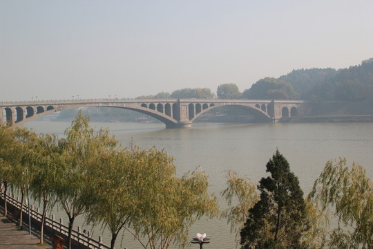 龍門石窟大橋