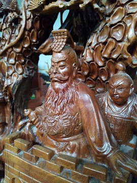 秦始皇木雕像
