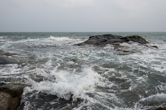 大海 海浪與礁石