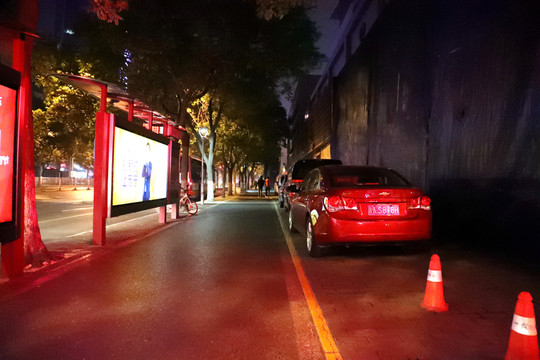 夜晚寧?kù)o的街道