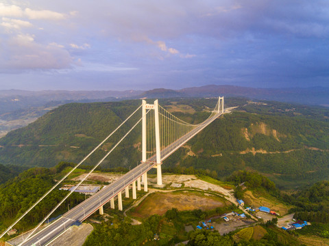 航拍保騰高速龍江特大橋