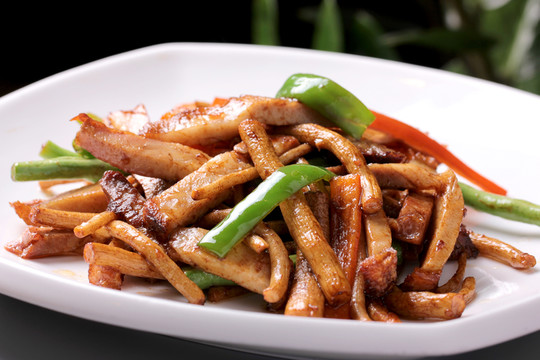 茶樹(shù)菇燒肉