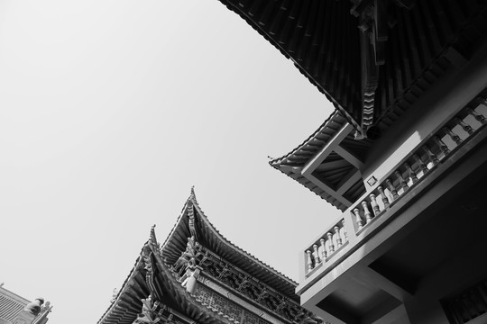 黑白建筑屋檐
