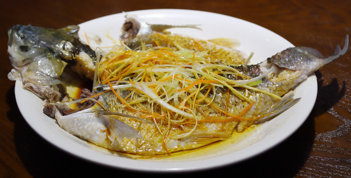 清蒸鱸魚