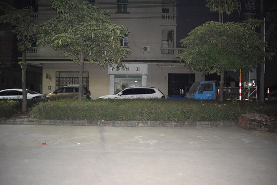 夜晚高樓拍攝照片