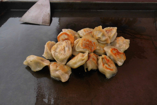 鐵板煎餃