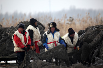 冬捕 捕魚 打魚人