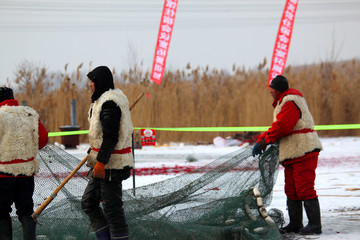 冬捕 捕魚 打魚人