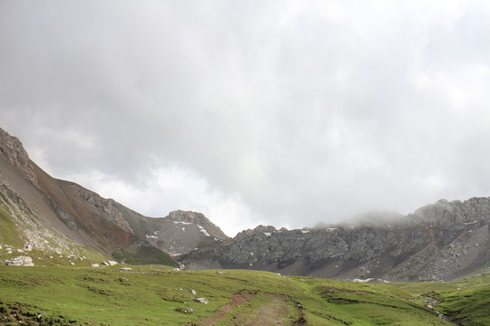 白云 藍(lán)天 山脈