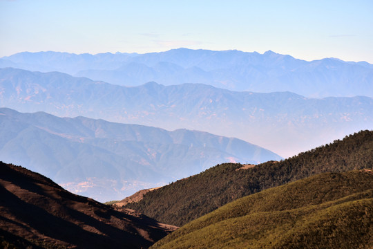 山脈疊嶂