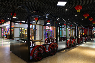 商場內(nèi)景 火車 裝飾 商場