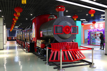 商場(chǎng)內(nèi)景 火車 裝飾 商場(chǎng)中庭