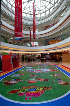 商場(chǎng)內(nèi)景