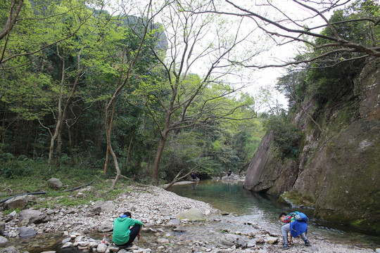 山溪淺灘