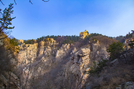 山頂巖石