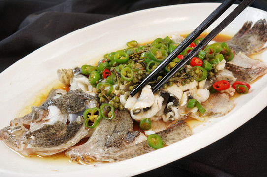 清蒸鱸魚(yú)