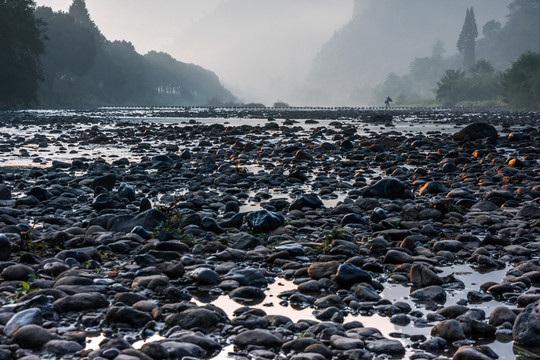 山澗溪流