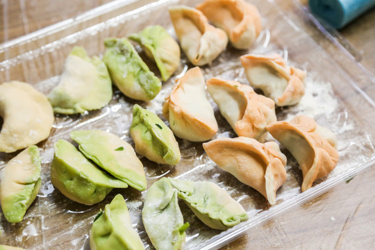 包餃子