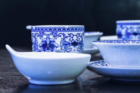 青花瓷餐具