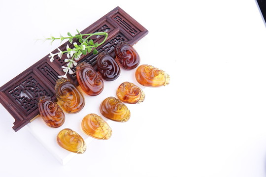 琥珀如意雕件