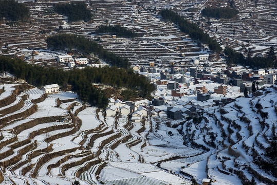 梯田雪景