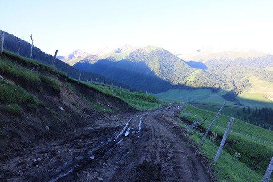 泥濘的山路