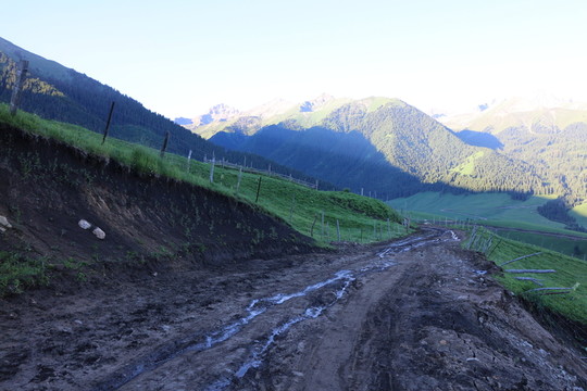 泥濘的山路