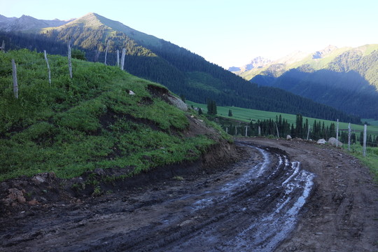 泥濘的山路