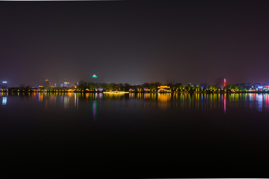 大明湖夜景