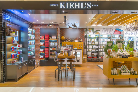 商場化妝品專賣店