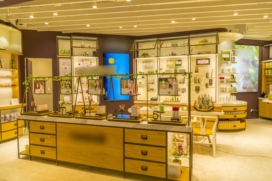 商場化妝品專賣店