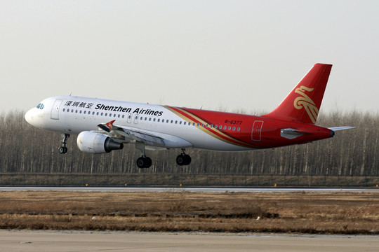 民航飛機(jī) 飛機(jī)降落 深圳航空