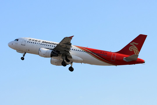 民航飛機(jī) 起飛 深圳航空