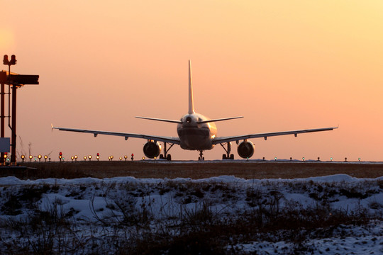 夕陽 光影 飛機