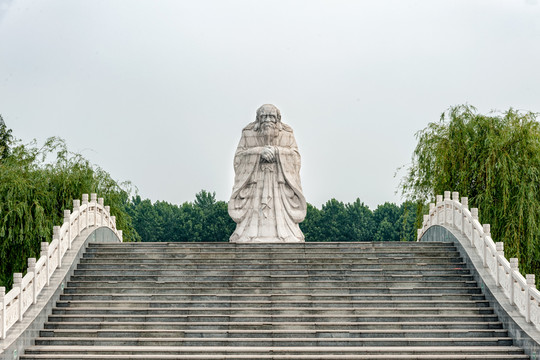 河南鹿邑老子塑像