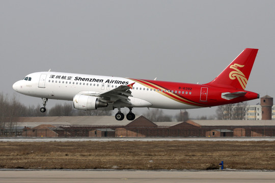 民航 飛機(jī) 降落 深圳航空