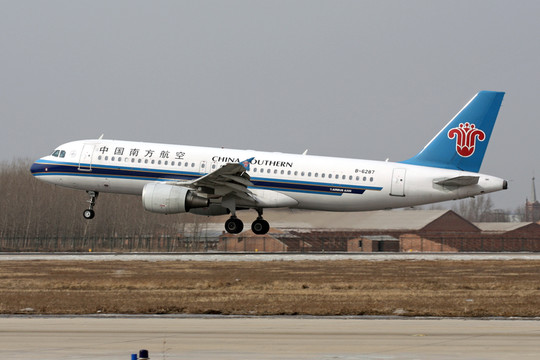 民航 飛機(jī) 降落 中國(guó)南方航空