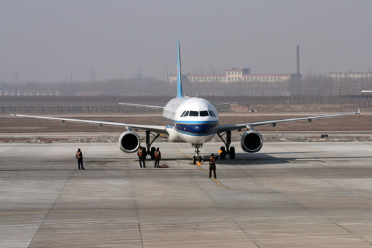 民航飛機(jī) 機(jī)務(wù)人員