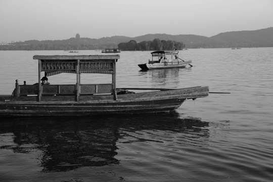 西湖黑白照
