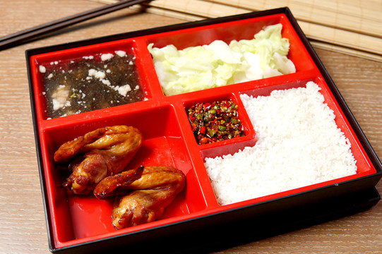雞翅套飯