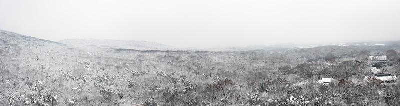 山林雪景