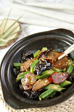秋葵小炒肉