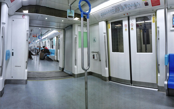 地鐵車(chē)廂